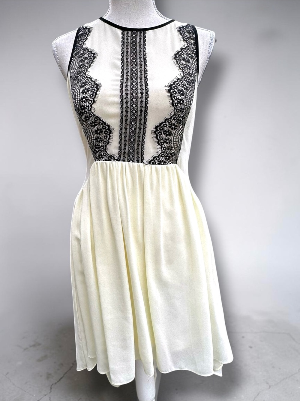 NWT Lady Dutch High Society Cream & Black Eyelash Lace High-Low Dress - Medium